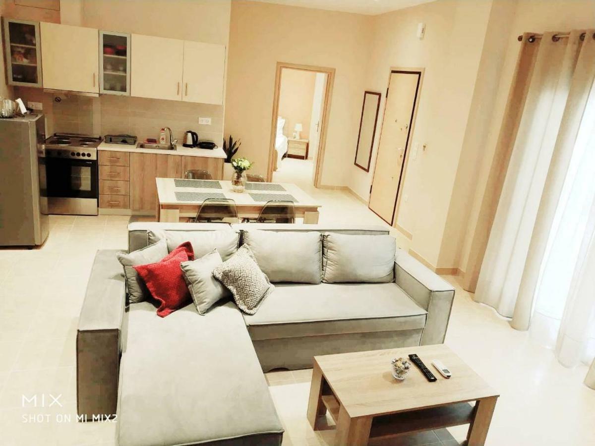 Beautiful House In Alimos Near To The Beach And Metro 아테네 외부 사진