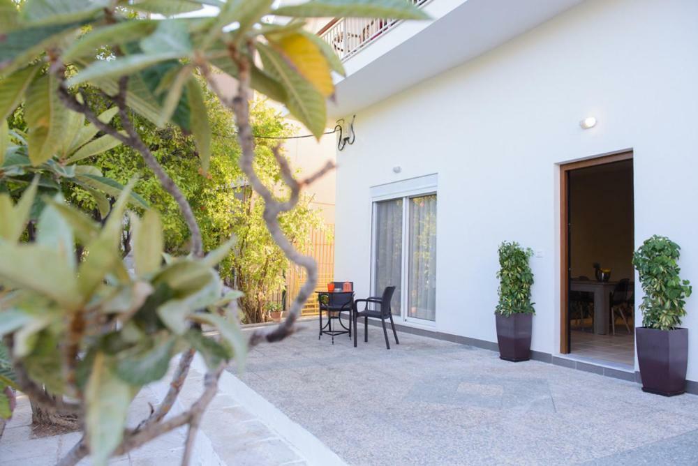 Beautiful House In Alimos Near To The Beach And Metro 아테네 외부 사진