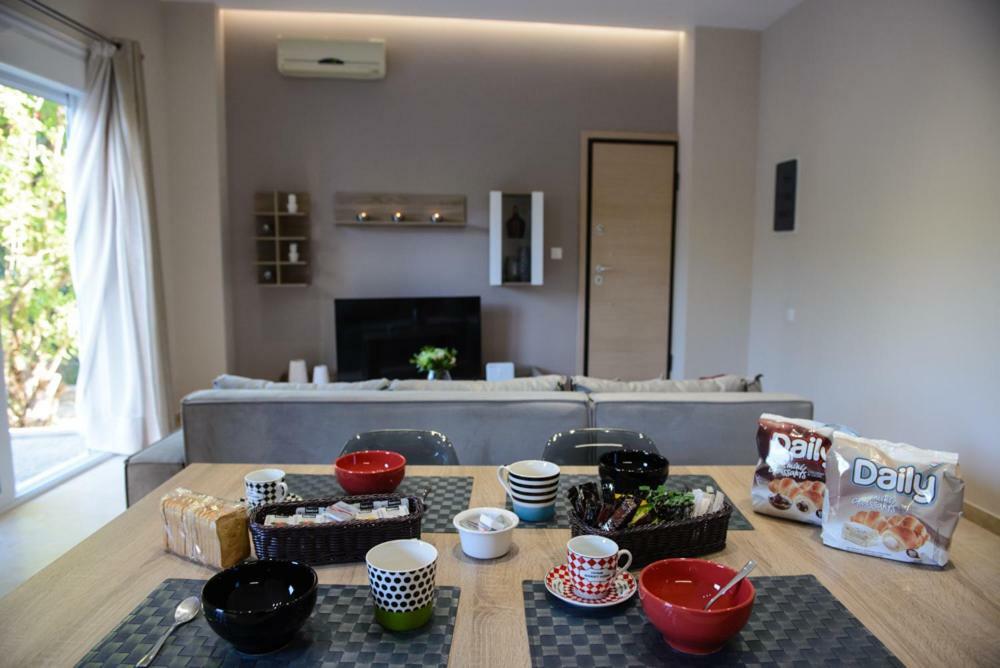 Beautiful House In Alimos Near To The Beach And Metro 아테네 외부 사진